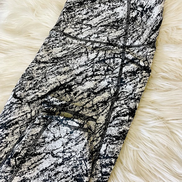 black & white printed leggings from All Motion! 🖤🤍 - Picture 2 of 4